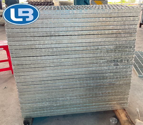 Hot-dip galvanized steel grating